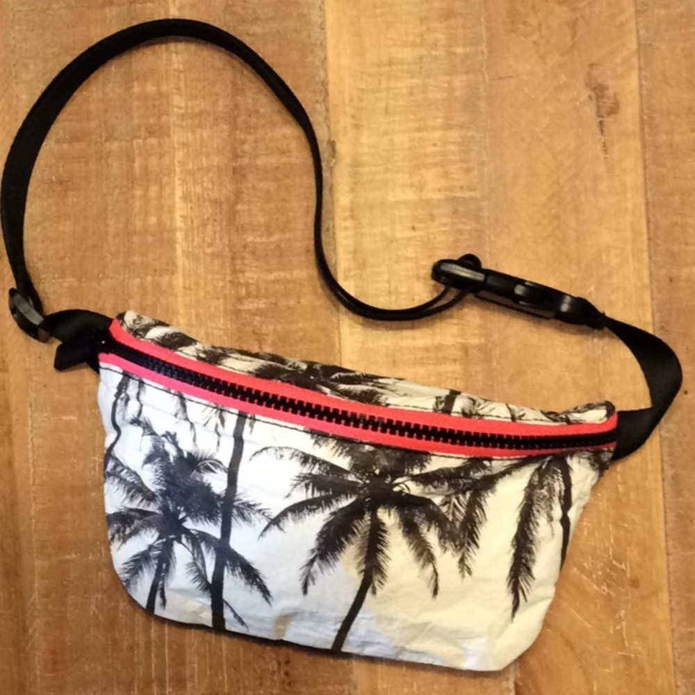 GUC Aloha Collection Palm Fanny Pack
